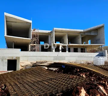 ISTRA, MOMJAN - Spektakularna vila na izvanrednoj lokaciji u izgradnji - cover