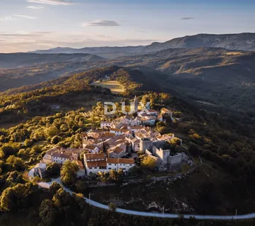 ISTRA, LUPOGLAV – poljoprivredno zemljište od 100000m2 za razvoj raznih projekata, odlična investicijska prilika    - cover