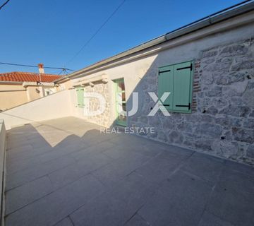 OTOK UGLJAN, SUTOMIŠĆICA - uređena autohtona kuća blizu mora - cover