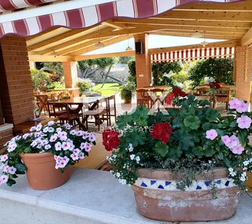 ISTRA, BANJOLE - Kuća s restoranom BLIZU MORA! - cover