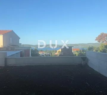 ZADAR, SVETI FILIP I JAKOV - Kompletno namještena novogradnja s čak 220 m2 okućnice i pogledom na more! - cover