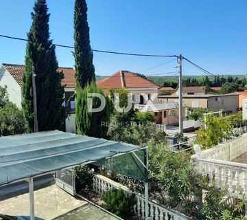 ZADAR, GORNJI KARIN - Katnica s tri apartmana u blizini mora - cover