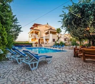 ISTRA, POREČ - Apartmanska vila s bazenom  - cover