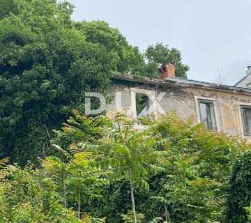 CRIKVENICA - kuća ruševina s pogledom na more + dvije dvorišne zgrade! PRILIKA! - cover