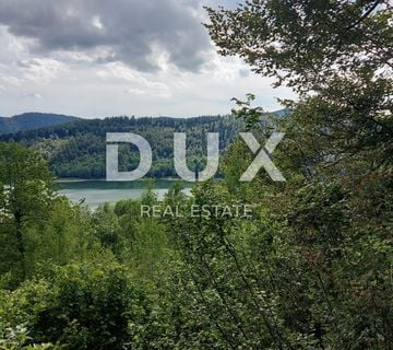 GORSKI KOTAR, FUŽINE - jedinstven projekt u srcu Gorskog  kotara, građevinsko zemljište 10.700 m2 za kompleks vila blizu jezera, prilika za investiciju!  - cover