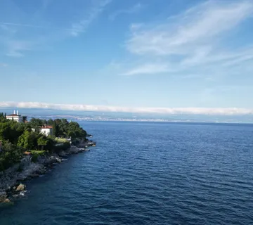 OPATIJA, MEDVEJA- građevinsko zemljište 8000m2- 1. RED DO MORA!!! za hotel/ boutique hotel/ motel/ apartmane/ ville/ kuće za iznajmljivanje - odmor s bazenom - cover