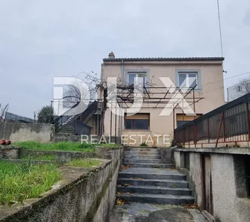 ISTRA, PULA Kuća s potencijalom u centru grada! - cover