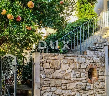 ISTRA, BRTONIGLA- Dvoetažni stan u centru s pogledom na more - cover