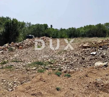 OTOK KRK, BAJČIĆI– Poljoprivredno zemljište 1208m² u centru mjesta, potencijalno buduće građevinsko zemljište! - cover