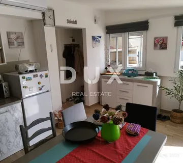 ISTRA, DUGA UVALA - Odlična prizemnica s dvorištem 2 km od plaže - cover