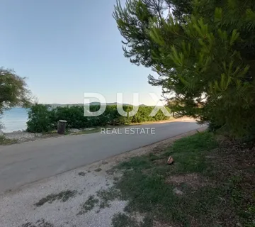 ZADAR, SUKOŠAN - Građevinsko zemljište 1. red od mora - cover