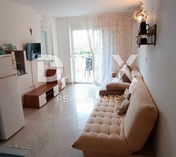OTOK PAG, NOVALJA - Apartman sa uhodanim iznajmljivanjem, vrtom i terasom 900m od mora! - cover