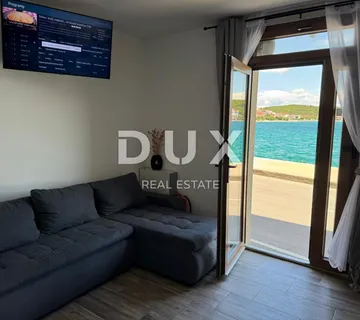 TISNO, MURTER - INVESTICIJA! Poslovni prostor u 1. redu do mora - cover