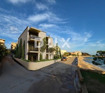 OTOK PAG, MANDRE - ekskluzivan stan u novogradnji s terasom i vrtom, uz samu obalu i panoramskim pogledom na more - cover