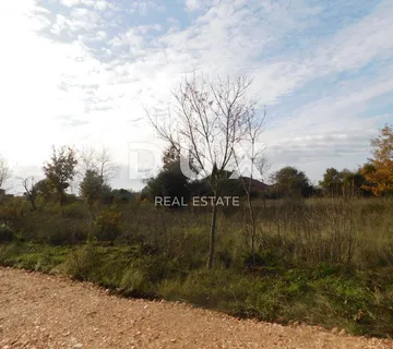 ISTRA, PEROJ - Poljoprivredno zemljište na rubu urbanizacije - cover