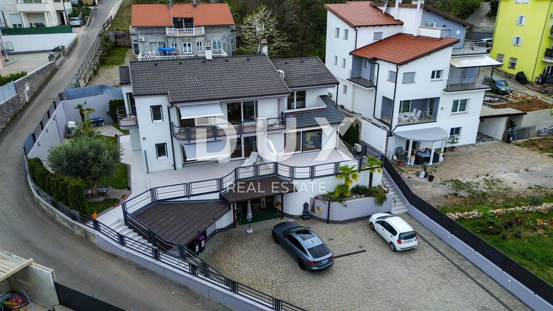 OPATIJA, OPRIĆ - Moderna nekretnina u oazi mira s pet stambenih jedinica i okućnicom blizu mora - cover