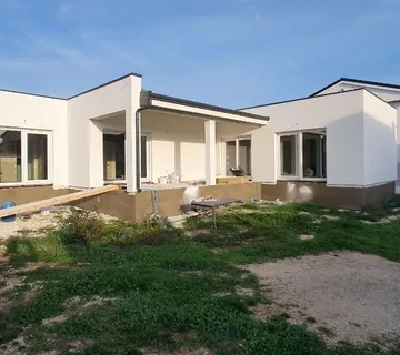 ISTRA, ROVINJ - Novogradnja, prizemnica u mirnom selu - cover