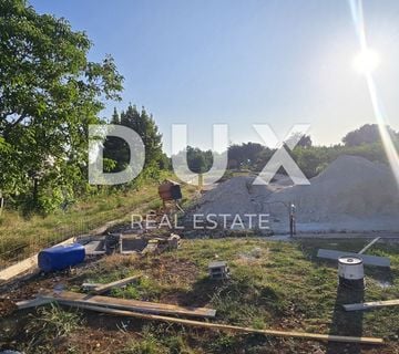 ISTRA, ŽMINJ - Zemljište s dozvolom i započetom gradnjom - cover