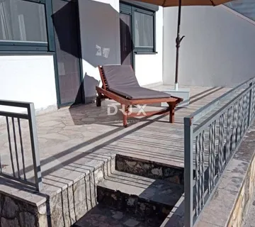 ŠIBENIK, VODICE - kuća s 3 terase i garažom udaljena samo 150 metara od plaže! PRILIKA! - cover