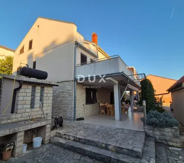 BIOGRAD, SVETI FILIP I JAKOV - Kvalitetna prostrana kuća - cover