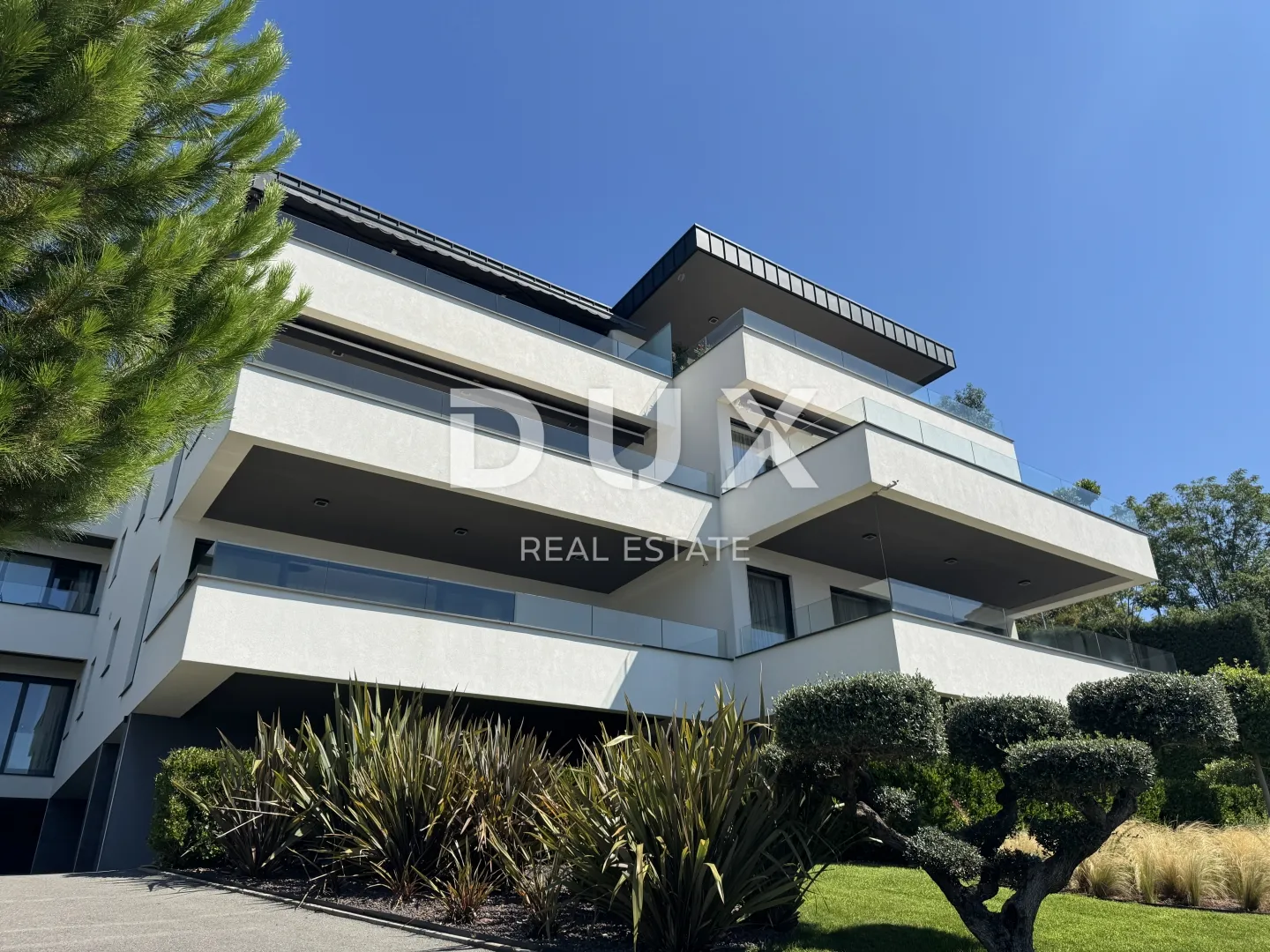 RIJEKA, KANTRIDA - luksuzna etaža u novogradnji, panoramski pogled na more, jedinstveno namještena nekretnina s terasom - cover