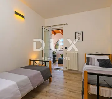 ISTRA, LABIN - Kuća s bazenom u predgrađu - cover
