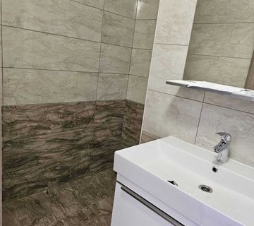 OTOK RAB, BANJOL - Stan u potkrovlju od 80m2 s galerijom - cover