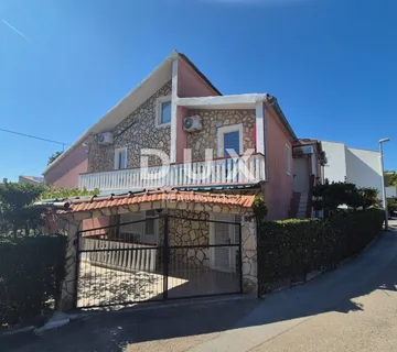 BIBINJE, ZADAR - PRILIKA! Intimna zelena oaza sa 7 apartmana! - cover