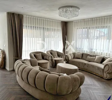 ISTRA, ROVINJ - Bezvremenska elegancija s vrtom i bazenom za dugoročni najam! - cover