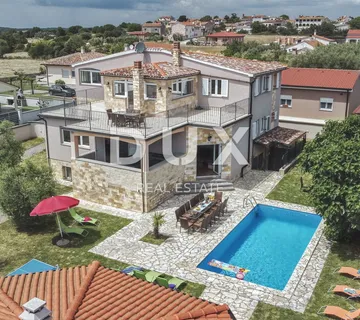 ISTRA, JADREŠKI - Kuća s velika tri stana bazenom i okućnicom! Najam! - cover