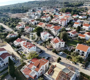 OTOK KRK, KRK - Atraktivno građevinsko zemljište u divnom Krku, 927 m2 - cover