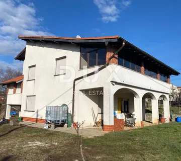 RIJEKA, VIŠKOVO - KUĆA NA 3 ETAŽE + DVORIŠNA ZGRADA SA 2 STANA I GARAŽOM!!! PRILIKA!!! - cover