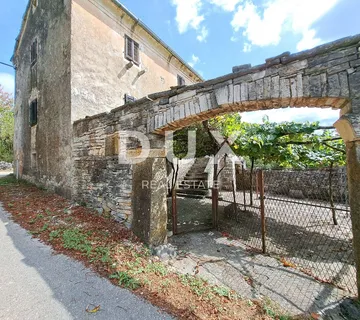 ISTRA, GROŽNJAN, OKOLICA - starina za adaptaciju sa zemljištem od 60.000 m² - cover