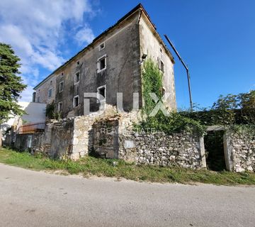 ISTRA, BARBAN - Kamena starina s velikom okućnicom - cover