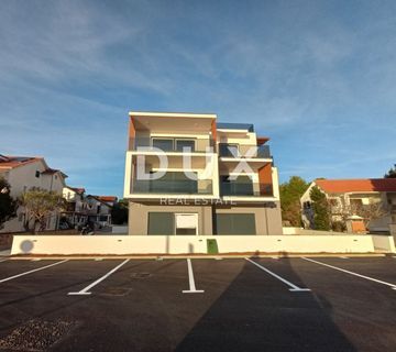 ŠIBENIK, VODICE - Predivan penthouse u novogradnji 1. red do mora - cover