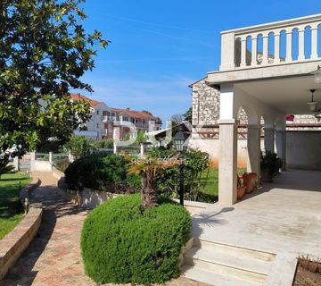 ISTRA, UMAG - Raskošna vila prvi red do mora! - cover