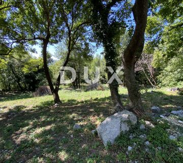 GRIŽANE- odličan građevinski teren uz cestu veličine 1000m2 - cover