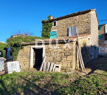 ISTRA, MOTOVUN - Samostojeća kamena starina s pogledom na Motovun i glavnim projektom za obnovu - cover