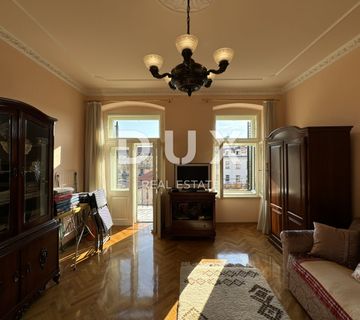 OPATIJA, CENTAR - Prekrasan gospodski stan u održavanoj povijesnoj vili u samom centru Opatije s dvije garaže! - cover