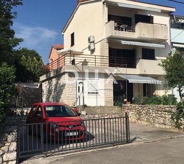 CRIKVENICA, JADRANOVO - lijepa kuća s pet apartmana - cover