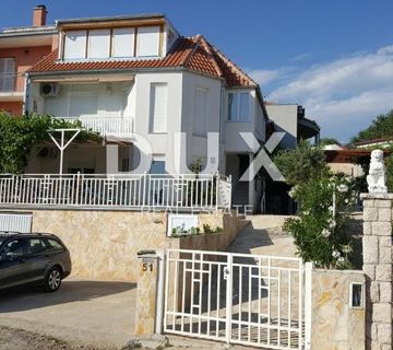 NOVI VINODOLSKI - kuća u mirnom predjelu s 5 apartmana - cover