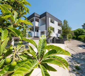 CRIKVENICA, SELCE - Dvosobni apartman u prizemlju s garažom i okućnicom! - cover