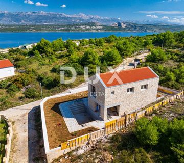 ZADAR, NOVIGRAD - Visoko kvalitetna kamena kuća 150 m od mora - cover