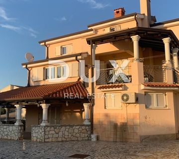 ISTRA, TAR - Šarmantna kuća sa apartmanima, restoranom i pogledom na more - cover