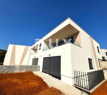 OPATIJA, POBRI - villa u nizu 214m2 s pogledom na more + uređena okućnica 150m2 - cover