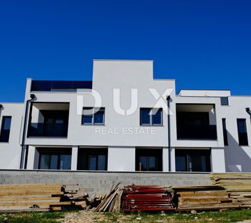 ZADAR, VRSI - Dvojna Kuća s Privatnim Bazenom i Ogromnom Terasom s Pogledom na More! A1 - cover