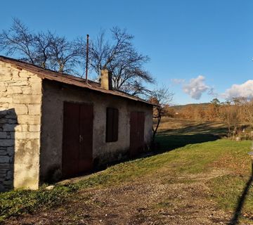 ISTRA, PAZIN - Kuća s velikim zemljištem sportske, građevinske i poljoprivredne namjene s pano pogledom - cover