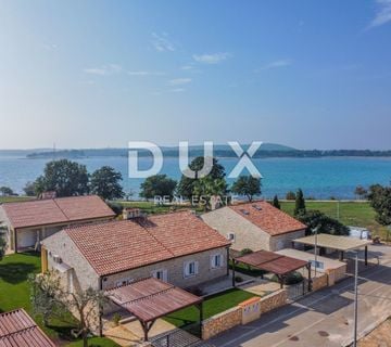 PULA, MEDULIN - luksuzni stan 78m2 u novogradnji 100m od mora, panoramski pogled na more - cover