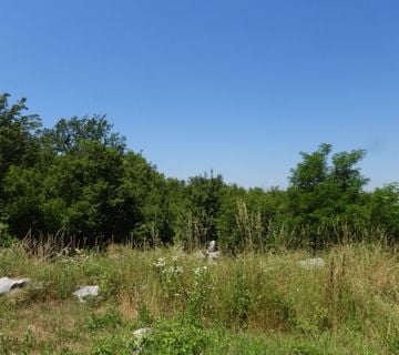 PERMANI - MATULJI - JURDANI - građevinski teren 6422m2 sa građevinskom dozvolom za 2 hale od cca 470m2 x 2 - plaćene sve komunalije - cover