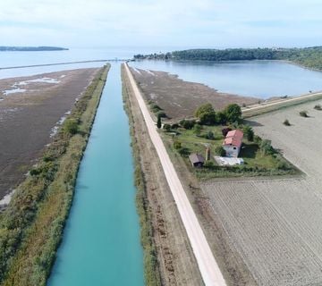 ISTRA, NOVIGRAD, GRANDINI - kuća za adaptaciju u blizini plaže! - cover